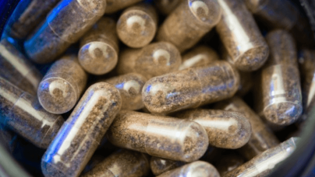 O nouă modă în Statele Unite ale Americii: femeile își mănâncă placenta după naștere