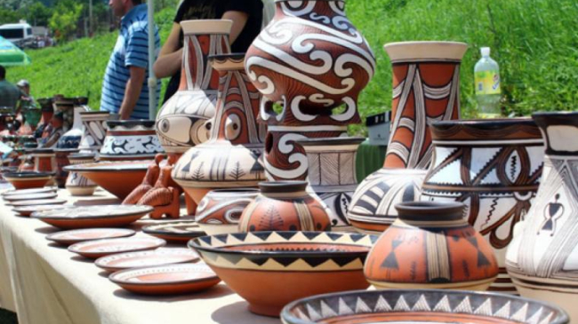 Tîrgul Olarilor din Hogineşti a adunat peste 70 de meșteri populari