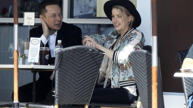 Cofondatorul Tesla Elon Musk și actrița Ambear Heard s-au despărțit