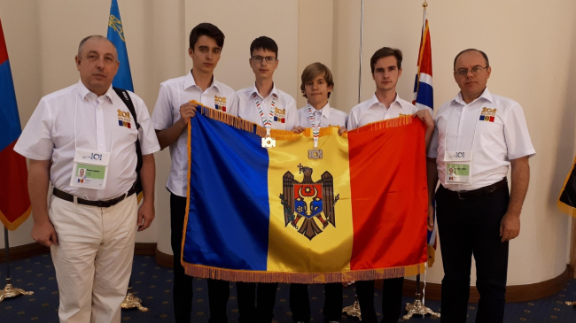 O medalie argint și una de bronz la Olimpiada Internațională la Informatică