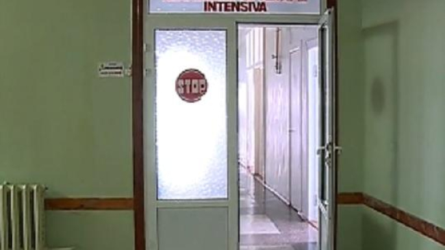 În ce stare sunt copiii înjunghiați de propria mamă