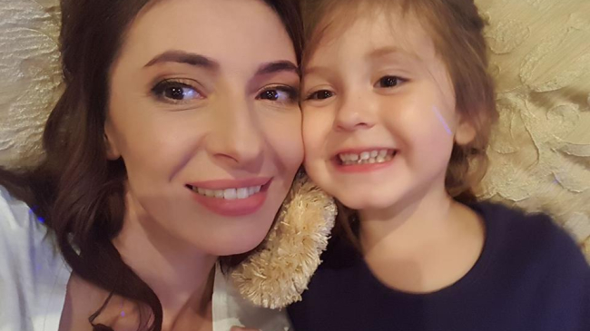 В свой день рождения Анжела Гонца наряжает дочку