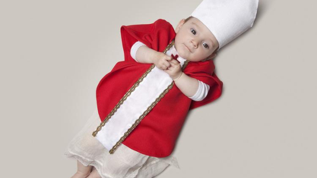 Фотограф пытается представить будущую профессию своей дочки (Фото)