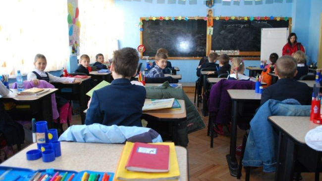 Peste 150 de profesori LIPSĂ în Chișinău