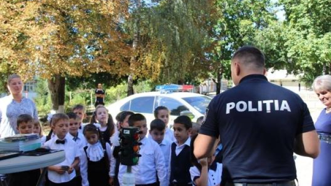 Reguli de traversare a străzii în prima zi de școală