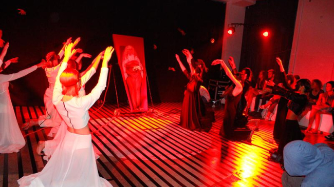 O prezentare de modă care a șocat invitații!