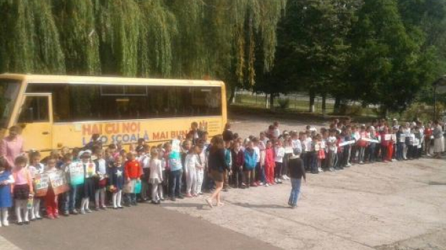 Peste 50 de mii de copii și părinți, informați cu privire la securitatea în trafic