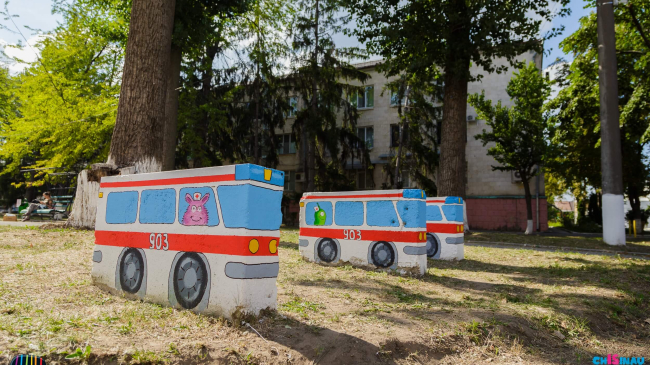 /FOTO/ Încă o pată de culoare în Chișinău. Unde îi poți întâlni pe monștrii prietenoși