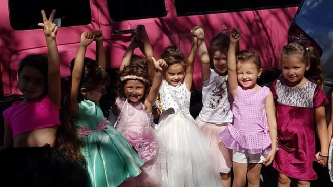 Kamelia Melnic s-a plimbat cu limuzina de ziua ei