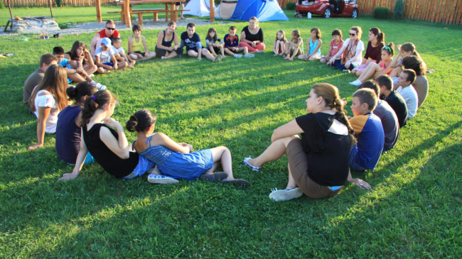 Centrul „La strada” invită voluntari pentru a deveni educatori