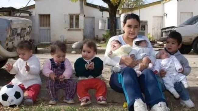 В 17 лет эта девушка — мама семерых детей. Отцы этих детей отказались признавать их…