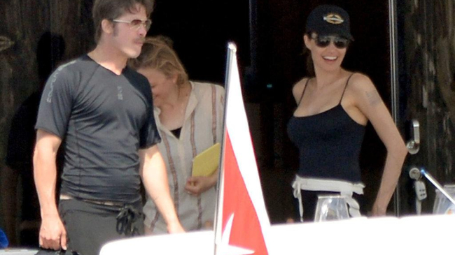 În vizorul paparazzilor: Angelina Jolie și Brad Pitt, în vacanta în Malta!