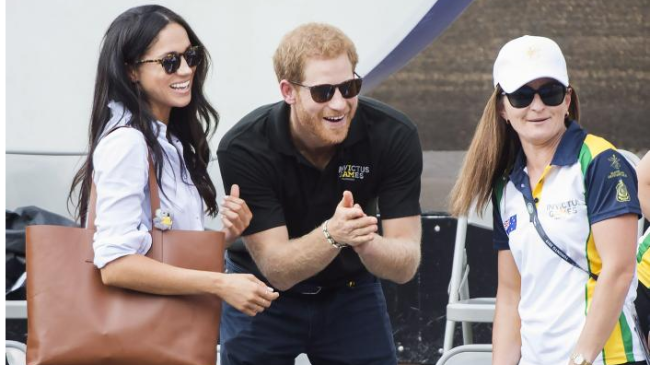 Cum arată camera hotelului în care stau Prințul Harry și Meghan Markle