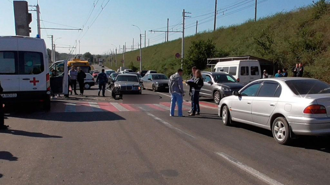 O elevă de 15 ani a fost lovită mortal de un Lexus pe o trecere de pietoni (FOTO)