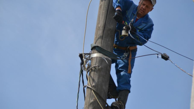 19 localități din țară au rămas fără lumină, din cauza ploii și vîntului