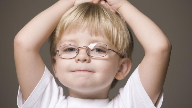 Все больше детей в Молдове страдают из-за проблем со зрением