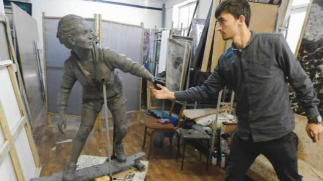 După cei doi îndrăgostiți de pe pietonală, în Chișinău mai apare o sculptură