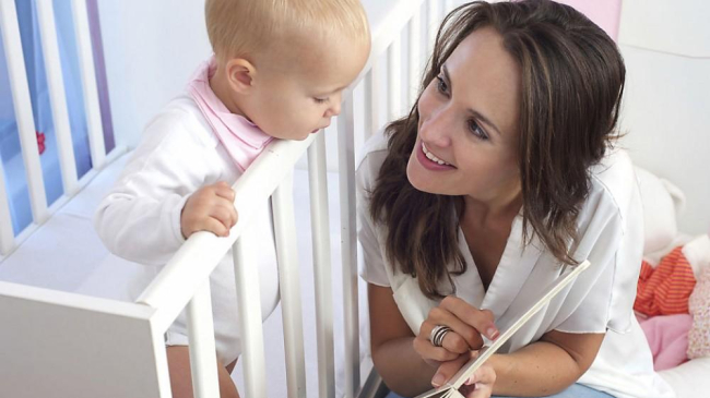 Maria Marian: De ce este bine să îi citim bebeluşului?