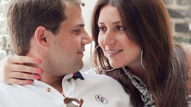 Жасмин вынуждена жить на две страны из-за проблем мужа с законом