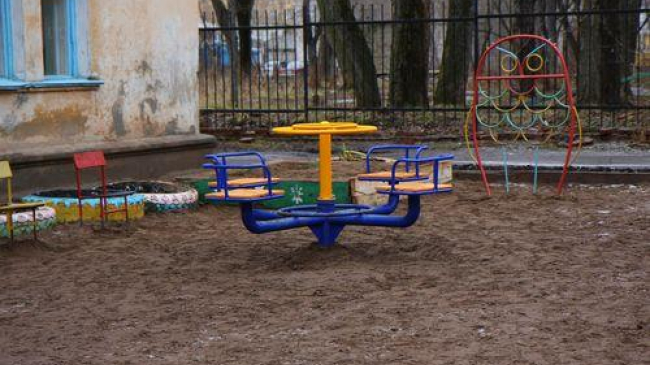 Din cauza lipsei de educatori, zeci de copii din Capitală nu pot merge la grădiniţă