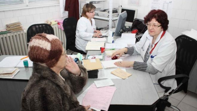 Medici de familie, obligați să întoarcă datorii de mii de lei pentru că au prescris greșit medicamente compensate