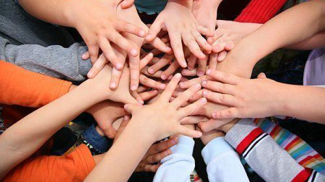 Copiii cu nevoi speciale vor fi integraţi în familii şi instruiţi în şcoli obişnuite