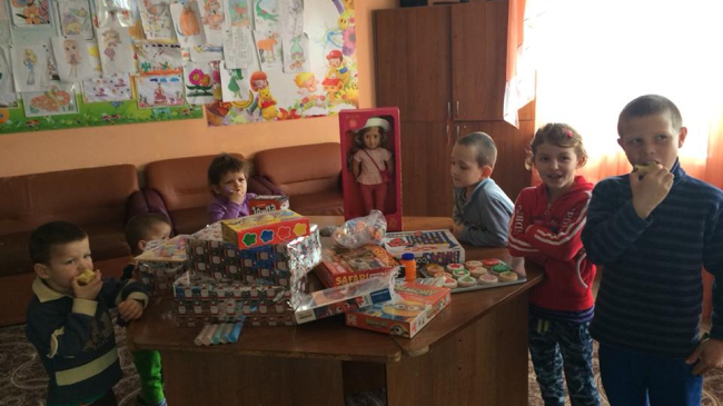 Ask a Mom a inițiat campania “Bucurie la cutie”. Poți contribui și tu!