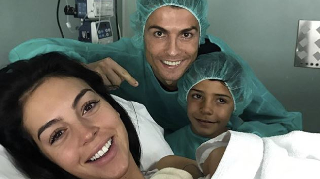 Ronaldo este tată pentru a patra oară! Iubita lui a născut o fetiţă