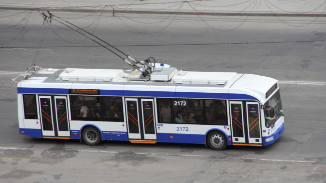 Călătoria cu troleibuzul se scumpește până 5 lei, iar căldura – cu 200 de lei