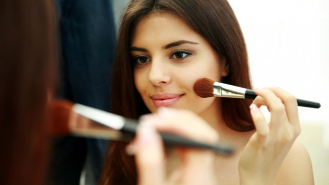 Ce se întâmplă în corpul tău dacă te machiezi zilnic