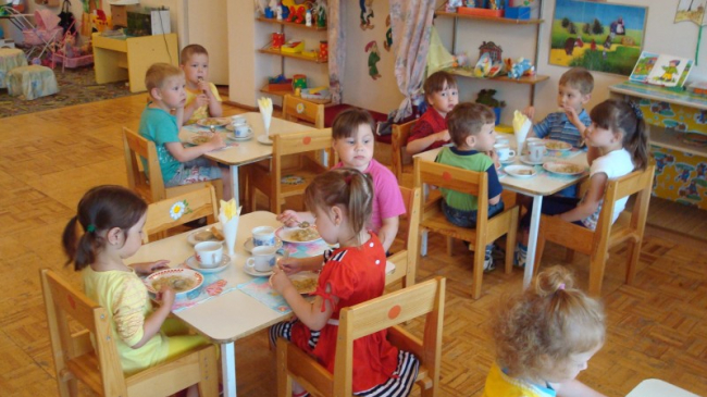 Din 2018, statul va majora contribuția pentru alimentația copiilor