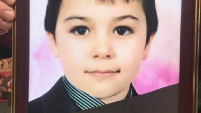 Băiețelul găsit mort într-o fântână a fost înmormântat de ziua sa de naștere