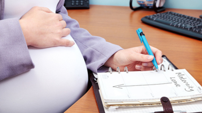 Sarcina, nașterea, îngrijirea copilului – ce indemnizații i se cuvine femeii și cum le primește în Moldova?