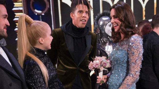 Kate Middleton, strălucitoare la gala Royal Variety Performance