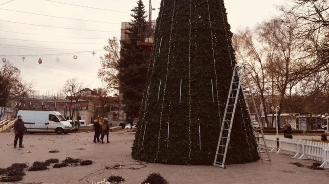 Перед Театром оперы и балета будет своя ёлка