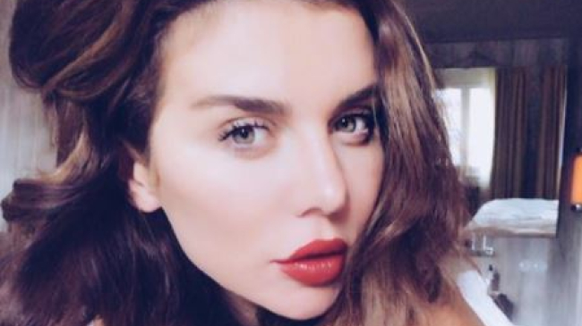 Анна Седокова показала третьего ребенка