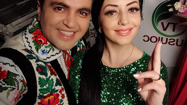 Mariana Șura, cu burtica rotunjită la un eveniment