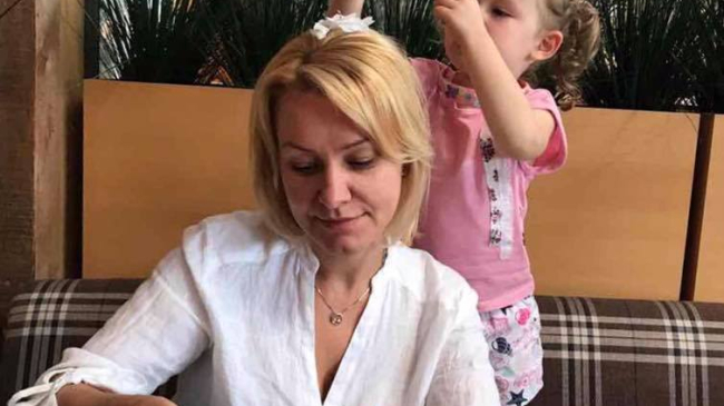 Lorena Bogza și fiica sa, în așteptarea lui Moș Nicolae. Cât de mare a crescut Daria