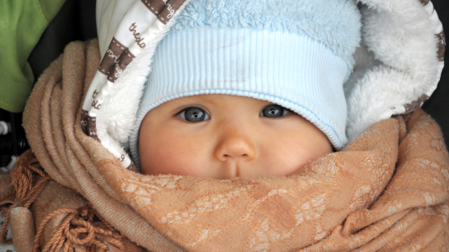 Punem sau nu fular la gurița copilului?