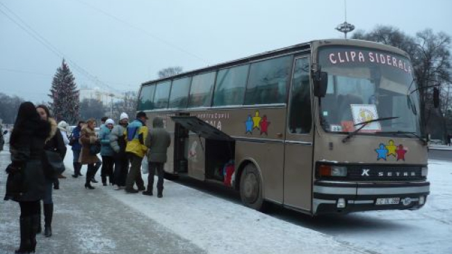 Caravana de Crăciun va ajunge la 3500 de copii