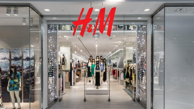H&M înregistrează o scădere nemaiîntâlnită de la criza economică şi închide mai multe magazine