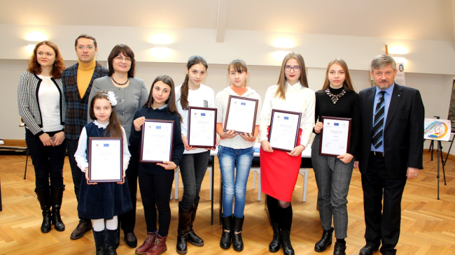 „Migrația în ochii copiilor”. Lista elevilor care s-au ales cu diplome și premii