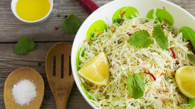 De ce ar trebui să mănânci mai des varză. Beneficiile sale sunt uimitoare!