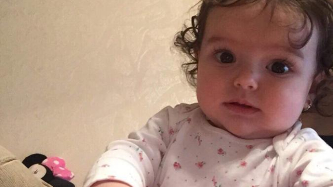 La 7 luni, diagnosticată cu o tumoare a țesuturilor moi. Familia cere ajutor pentru a-și salva fetița