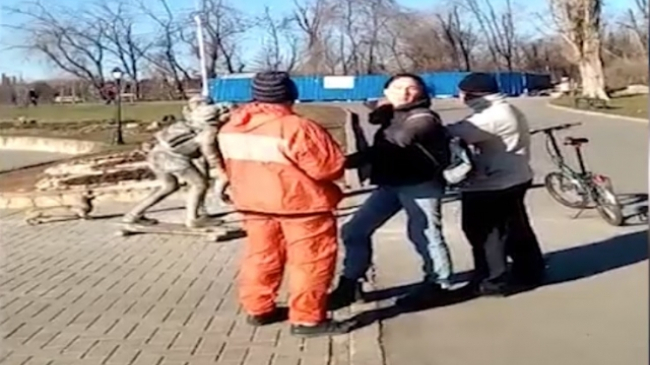 Скульптуру в парке "Валя Морилор" закидали камнями ВИДЕО