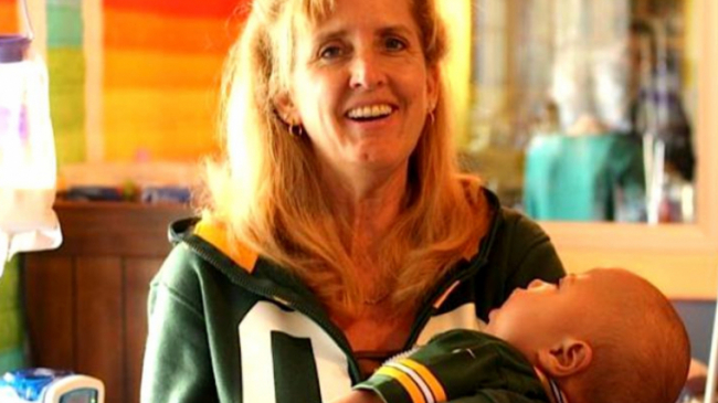 O femeie a adoptat șapte copii care suferă de boli incurabile