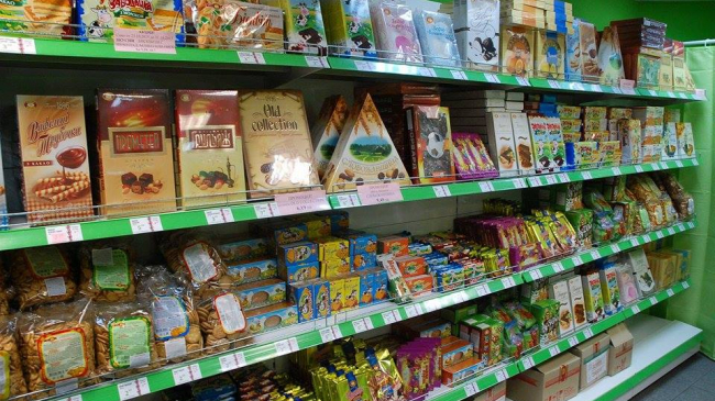 Исследование: 41% граждан Молдовы не покидают магазин без конфет и шоколада