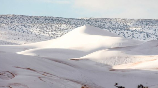 În deșertul Sahara a nins. Imagini spectaculoase