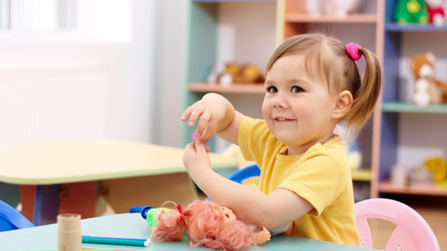 Copilul tău a suferit de infecții respiratorii? Când poate să se reîntoarcă la grădiniță sau școală