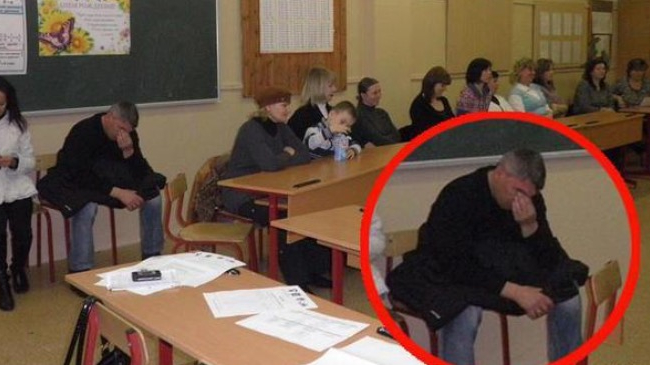 Băncile școlii, banii și un părinte adecvat